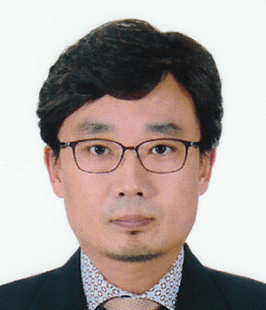 이준수 교수 복사.png